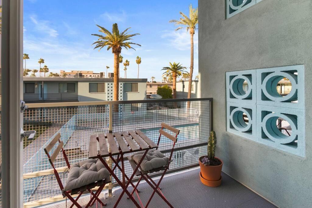 Micro Studio With Balcony & Pool View - Walk To Ot Scottsdale Exterior photo