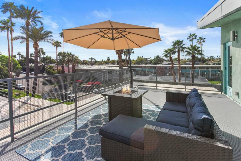 Micro Studio With Balcony & Pool View - Walk To Ot Scottsdale Exterior photo