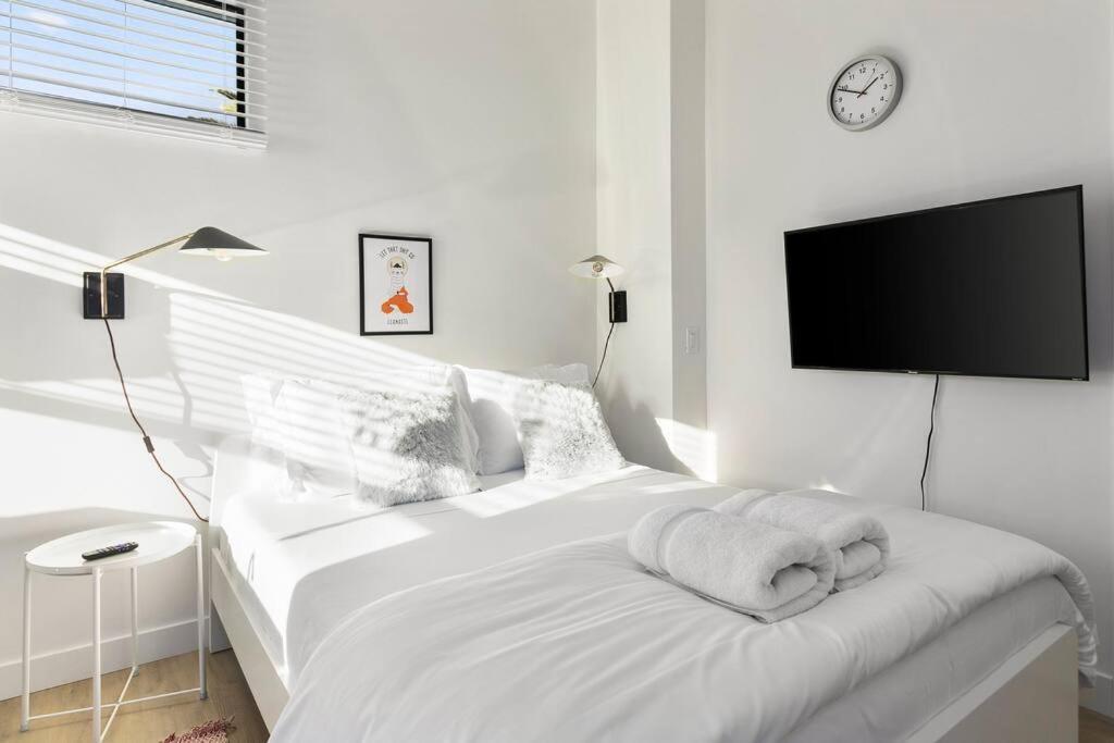 Micro Studio With Balcony & Pool View - Walk To Ot Scottsdale Exterior photo